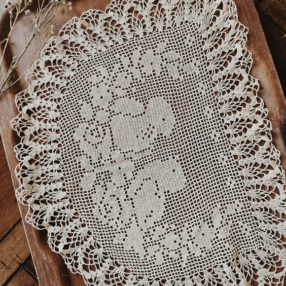 Vintage Handmade Crocheted "Bird" Doily - Picture 4 of 4